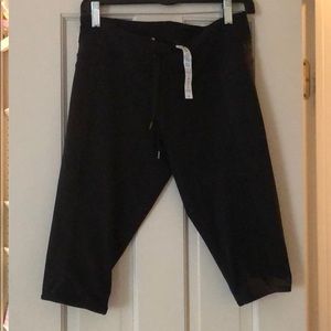 Lululemon black crop leggings!